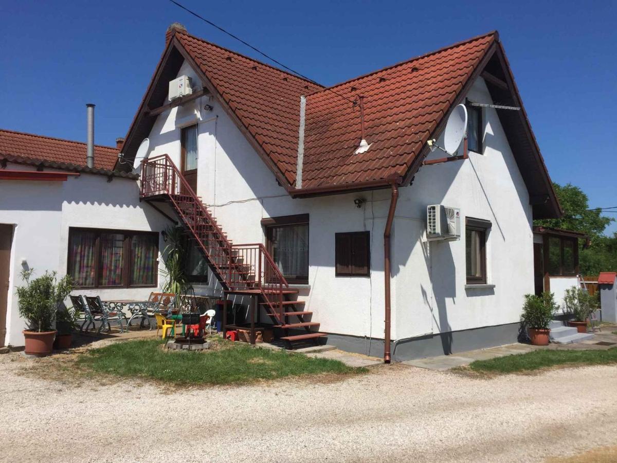 House And Apartment Balatonmariafuerdo 19319 Jozseftelep Bagian luar foto